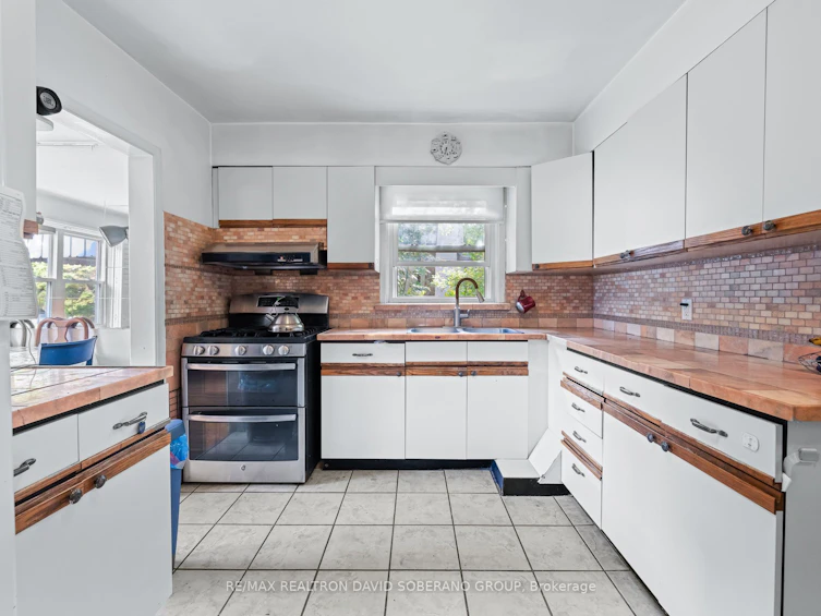 17 Wigan Crescent, Toronto, ON, M3H 3A3 - 12