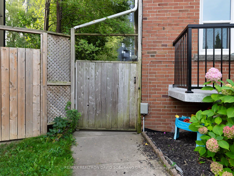 17 Wigan Crescent, Toronto, ON, M3H 3A3 - 26