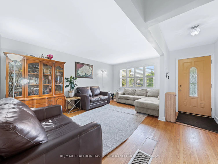17 Wigan Crescent, Toronto, ON, M3H 3A3 - 3