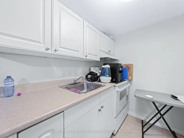17 Wigan Crescent, Toronto, ON, M3H 3A3 - 18