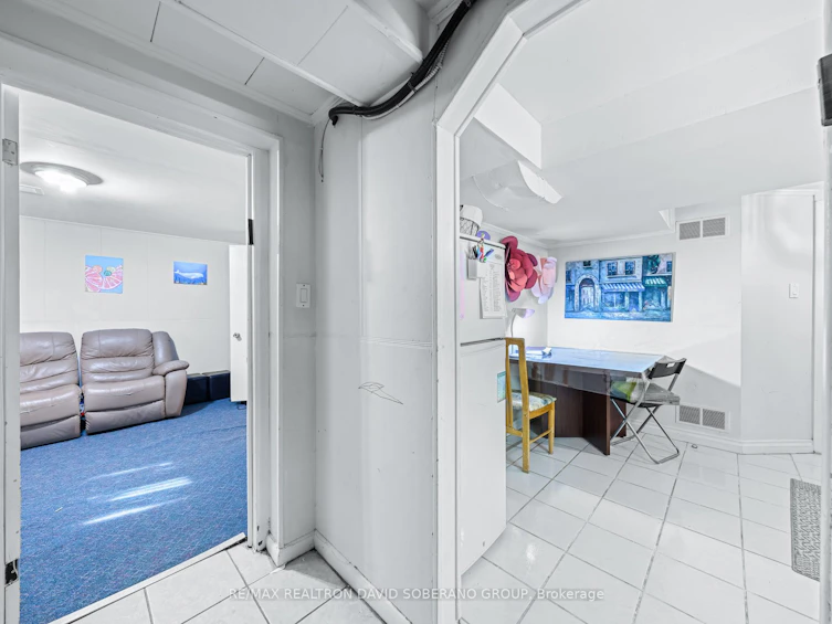 17 Wigan Crescent, Toronto, ON, M3H 3A3 - 19