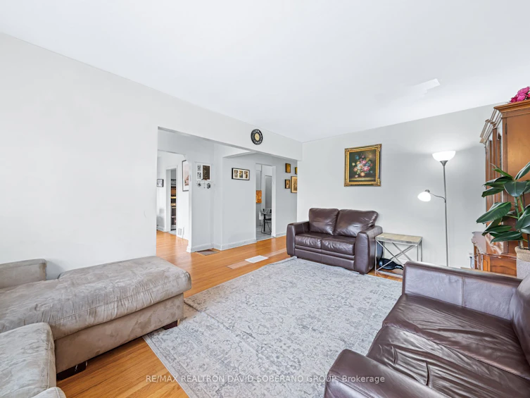 17 Wigan Crescent, Toronto, ON, M3H 3A3 - 4