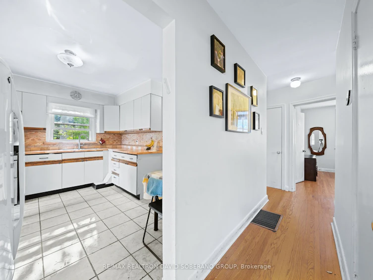 17 Wigan Crescent, Toronto, ON, M3H 3A3 - 5