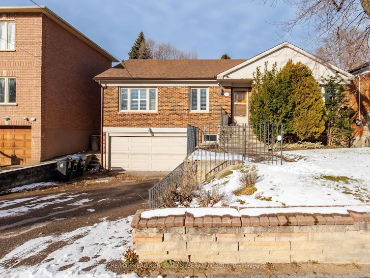 112 York Downs Drive, Toronto, ON, M3H 2G7