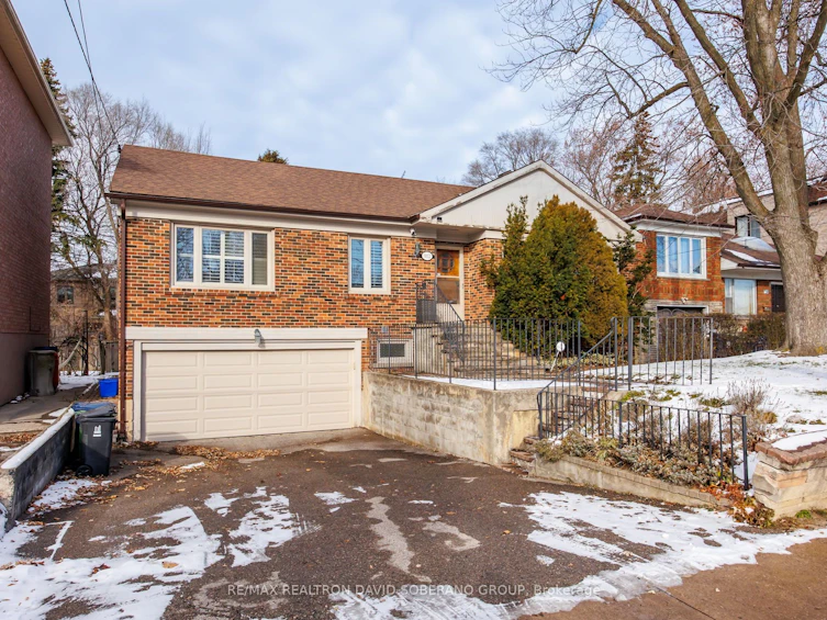 112 York Downs Drive, Toronto, ON, M3H 2G7 - 4