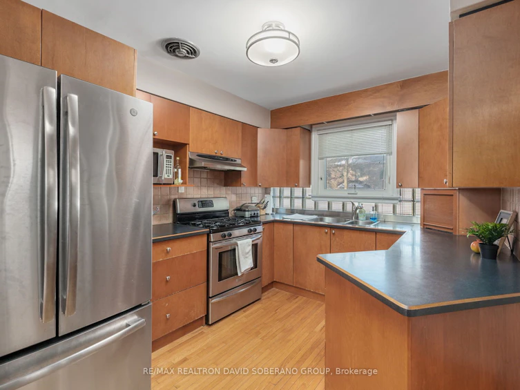 112 York Downs Drive, Toronto, ON, M3H 2G7 - 13