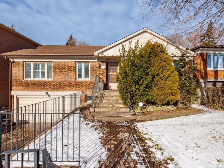 112 York Downs Drive, Toronto, ON, M3H 2G7 - 3
