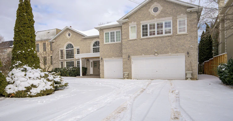 49 Arjay Crescent, Toronto, ON, M2L 1C6 - 3