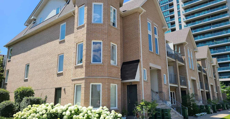 101-130 Vanderhoof Avenue, Toronto, ON, M4G 4J8 - 2