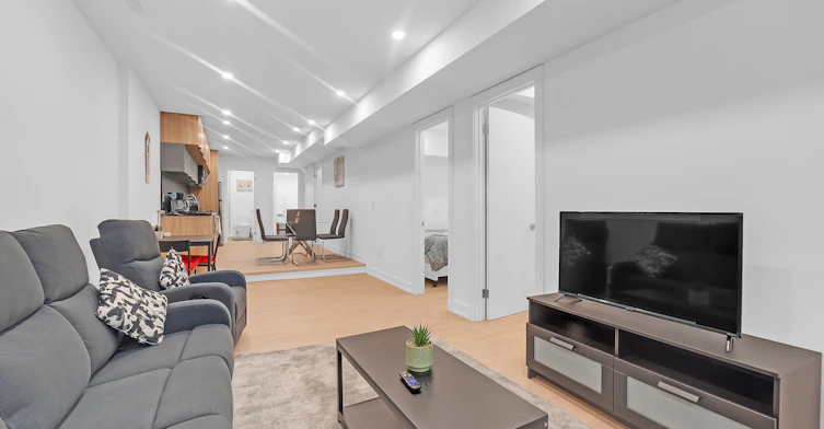 31 Edinburgh Drive, Toronto, ON, M3H 1B5 - 11