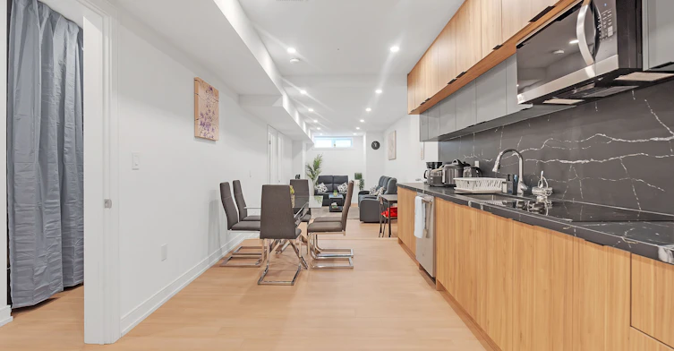 31 Edinburgh Drive, Toronto, ON, M3H 1B5