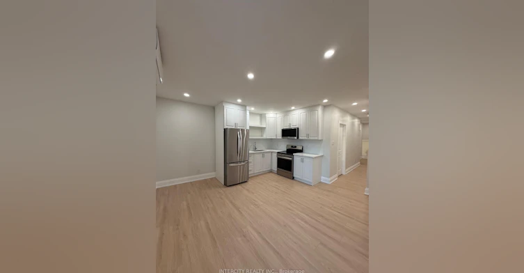 Main Flr-380 Clinton Street, Toronto, ON, M6G 2Z2 - 2
