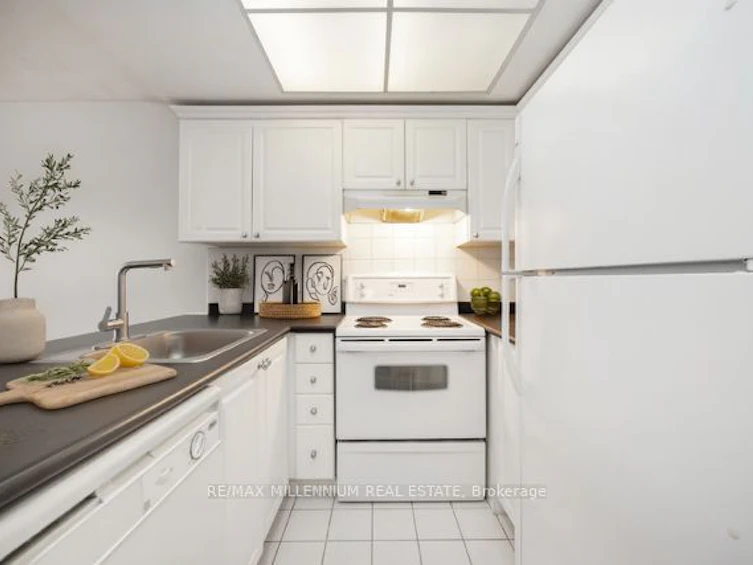 312-7 Bishop Avenue, Toronto, ON, M2M 4J4 - 11