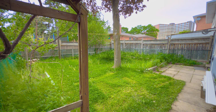 10 Clipper Road, Toronto, ON, M2J 4C9 - 2