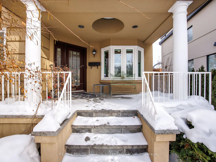 11 Thamesford Court, Toronto, ON, M3H 5Z9 - 2