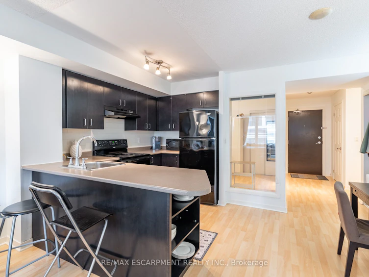 208-76 Shuter Street, Toronto, ON, M5B 1B4 - 11