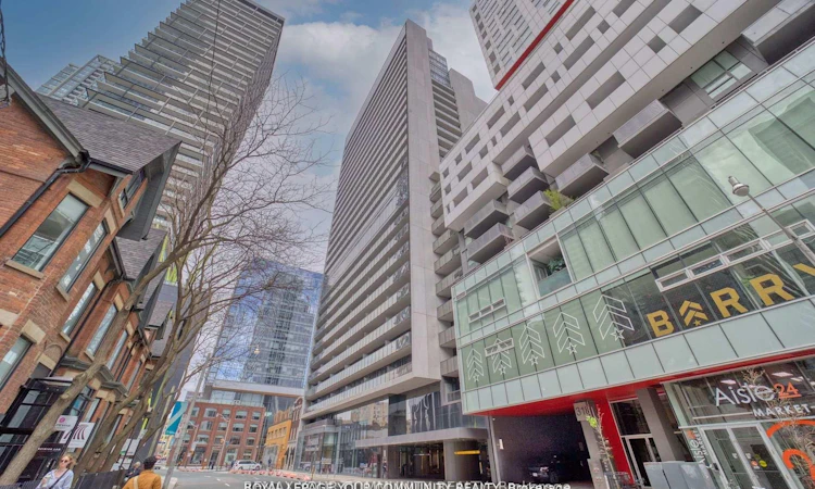1711-330 Richmond Street W