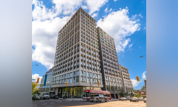210-2020 Bathurst Street