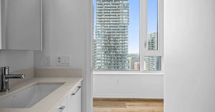 2211-101 Roehampton Avenue, Toronto, ON, M4P 2W2 - 21