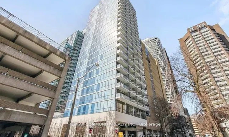 1610-210 Simcoe Street