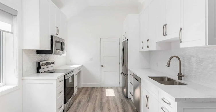 76 Lawrence Avenue W, Toronto, ON, M5M 1A6