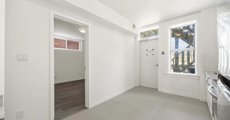 1-1A Leonard Avenue, Toronto, ON, M5T 2P8 - 5