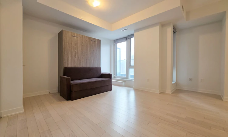 605-330 Richmond Street W