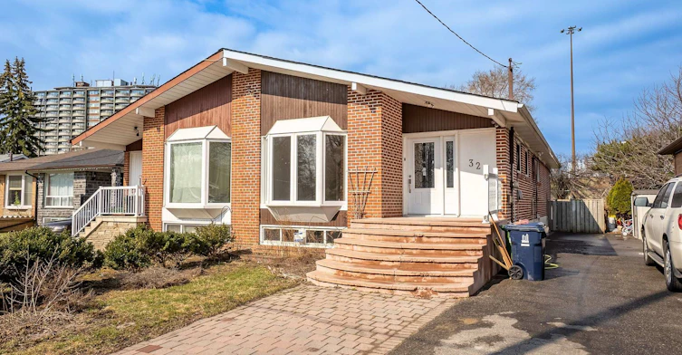 32 Marbury Crescent, Toronto, ON, M3A 2G2 - 3