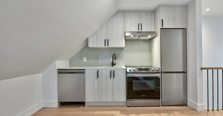 CoachHs-50A Lanark Avenue, Toronto, ON, M6C 2B4 - 6
