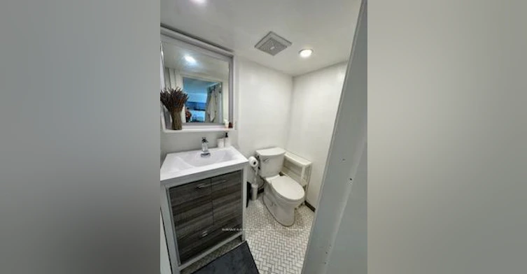 Lower-115 Northcliffe Boulevard, Toronto, ON, M6E 3K5 - 8
