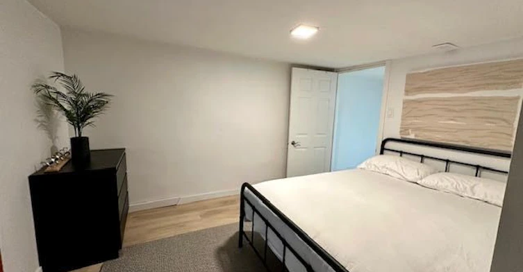 Lower-115 Northcliffe Boulevard, Toronto, ON, M6E 3K5 - 6