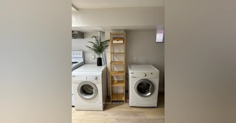 Lower-115 Northcliffe Boulevard, Toronto, ON, M6E 3K5 - 11