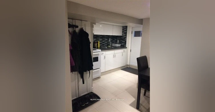 Lower-3 Lanark Avenue, Toronto, ON, M6C 2B2 - 4