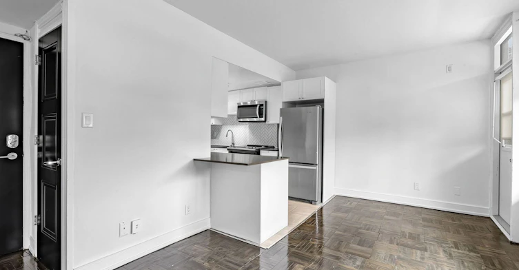 102-70 Spadina Road, Toronto, ON, M5R 2T6 - 4