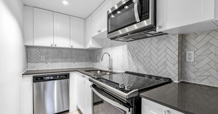 102-70 Spadina Road, Toronto, ON, M5R 2T6 - 17