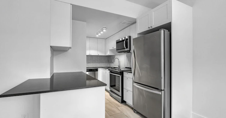 102-70 Spadina Road, Toronto, ON, M5R 2T6 - 15