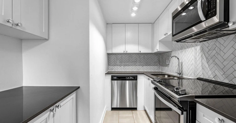 102-70 Spadina Road, Toronto, ON, M5R 2T6 - 16