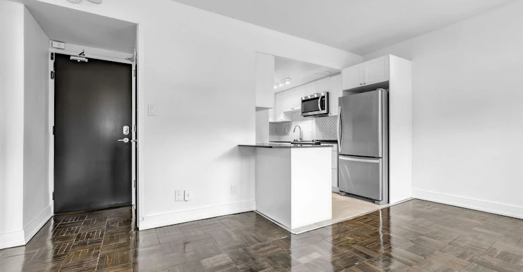 102-70 Spadina Road, Toronto, ON, M5R 2T6 - 2