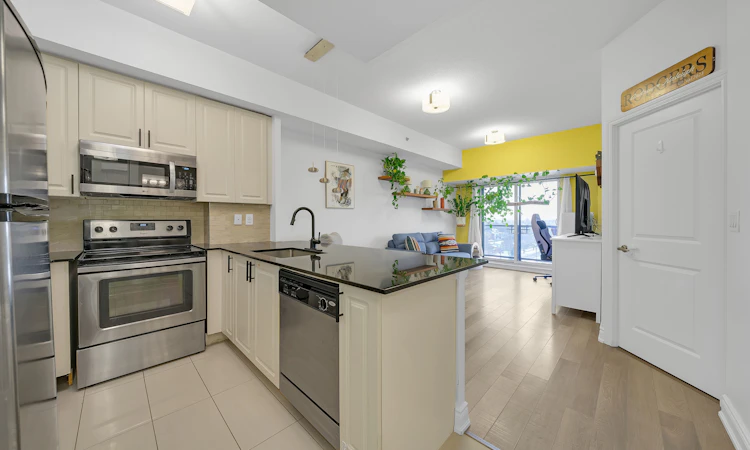 802-760 Sheppard Avenue W