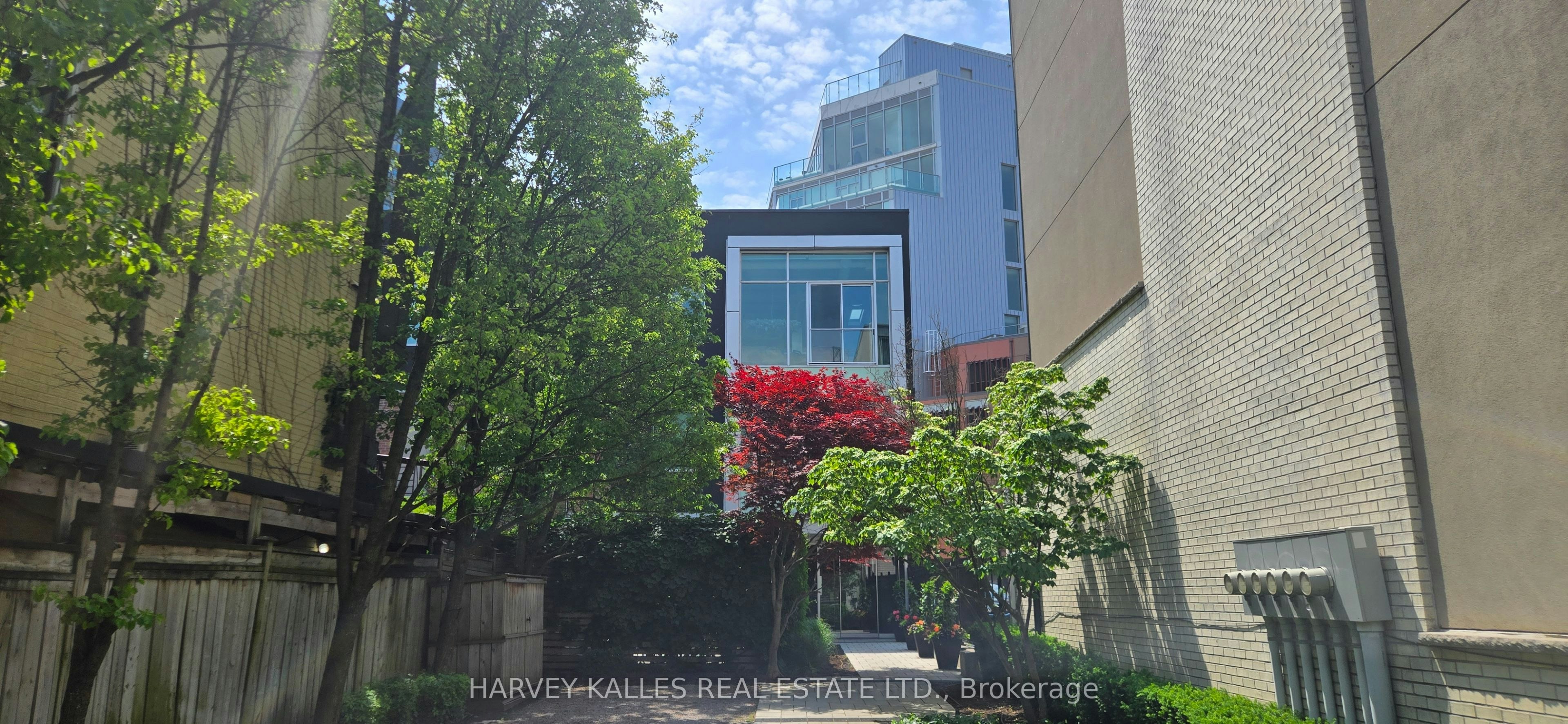 201-113 Dupont Street, Toronto, ON, M5R 1V4