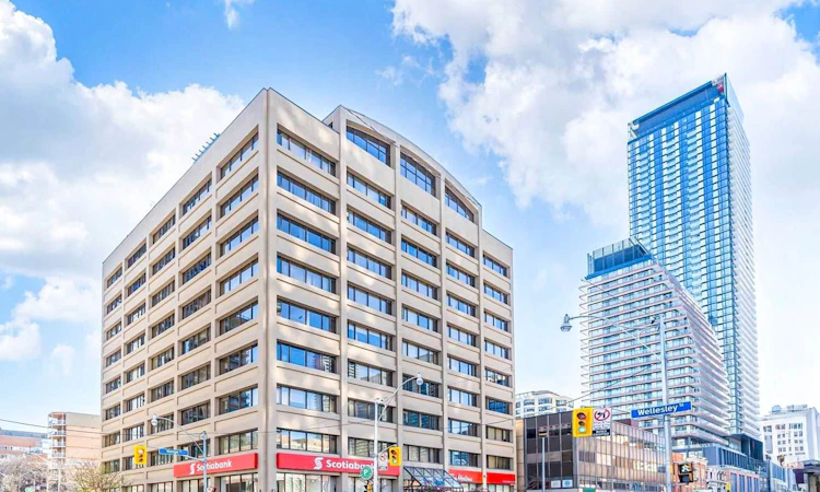 913-555 Yonge Street