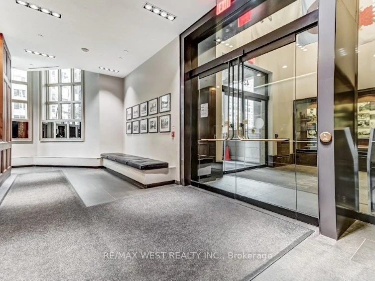 2210-426 University Avenue, Toronto, ON, M5G 1S9 - 5
