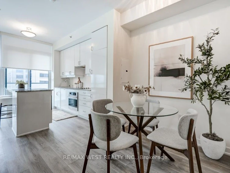 2210-426 University Avenue, Toronto, ON, M5G 1S9 - 10