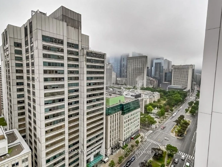 2210-426 University Avenue, Toronto, ON, M5G 1S9 - 22