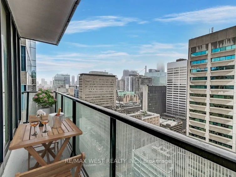 2210-426 University Avenue, Toronto, ON, M5G 1S9 - 20