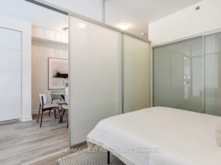 2210-426 University Avenue, Toronto, ON, M5G 1S9 - 18