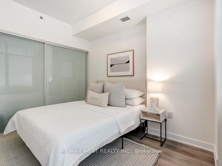 2210-426 University Avenue, Toronto, ON, M5G 1S9 - 16