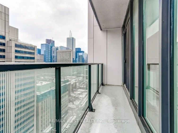 2210-426 University Avenue, Toronto, ON, M5G 1S9 - 21
