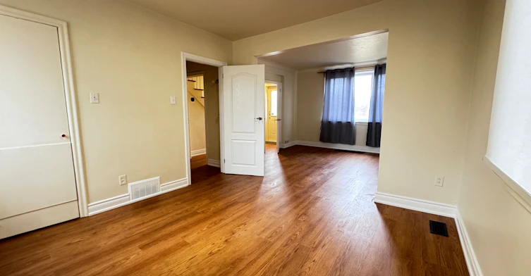 121 Bishop Avenue, Toronto, ON, M2M 1Z6 - 9