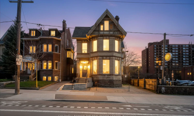 3+-413 Sherbourne Street E